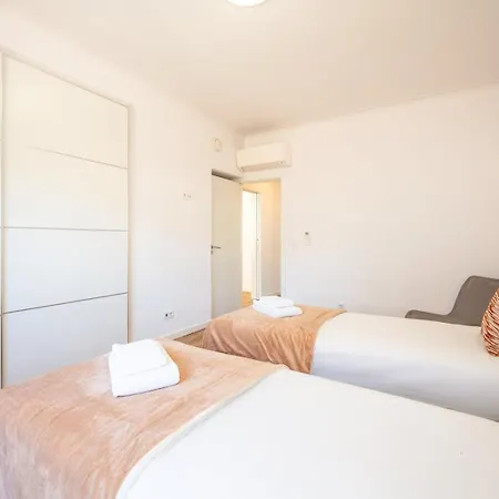 Daire Guestready - Cozy Beachside Retreat Costa da Caparica