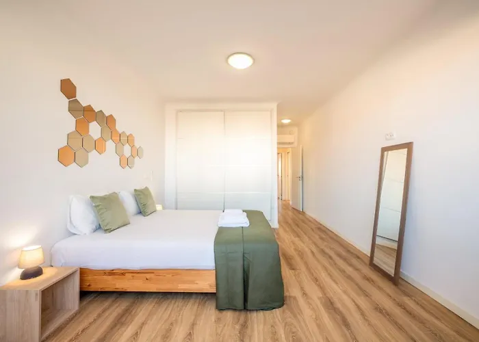 Daire Guestready - Cozy Beachside Retreat *