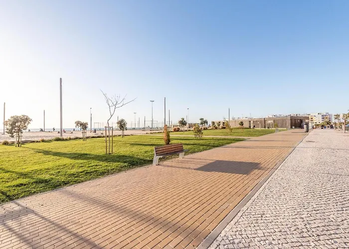 Daire Guestready - Cozy Beachside Retreat